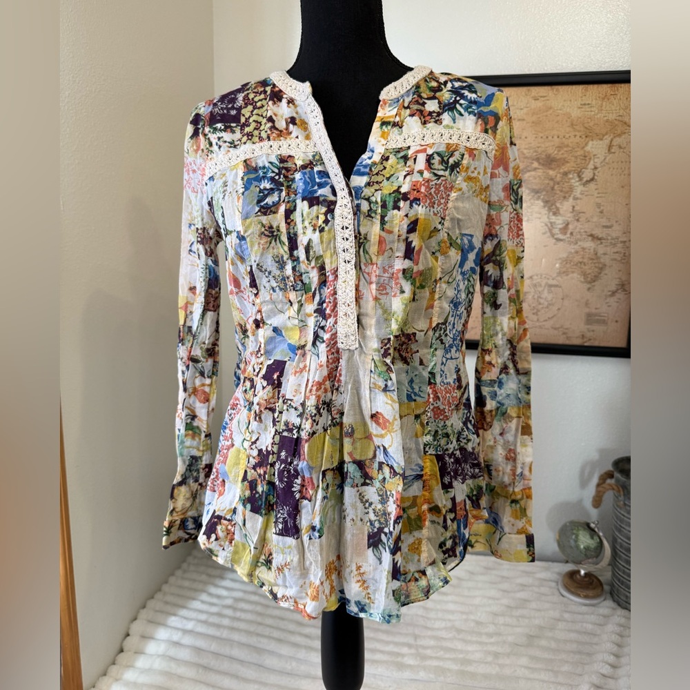 Anthropologie Maeve Abella Floral Patchwork Pintuck Blouse crochet trim Size 2